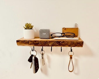 Llavero rústico de madera con estante | Organizador de llaves de pared | Regalo personalizado para inauguración de una casa nueva