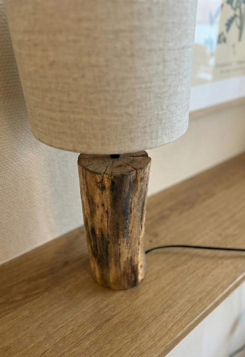 Lámpara de mesa moderna de madera: roble macizo, pantalla de tela, luz blanca cálida, estilo minimalista. imagen 9