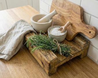 Bandeja de madera hecha a mano con madera de construcción: pedestal de madera rústica para cocina, decoración y estilo campestre.
