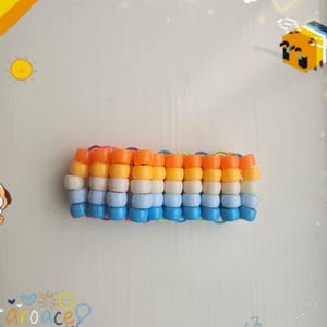 Handgemachter Aroace Pride Kandi Armreif in arosexuell-aromatischen Flaggenfarben