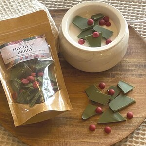 HOLIDAY BERRY Wax Melts for wax melt warmer, para soy blend wax, leaves berries, cute shaped wax gift for home, holiday gathering, cranberry