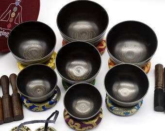 Ensemble de 7 bols chantants tibétains en bronze naturel - Ensemble complet de guérison - Bols de thérapie par la méditation - Ensemble cadeau chakra - Housse de transport avec coussin maillet