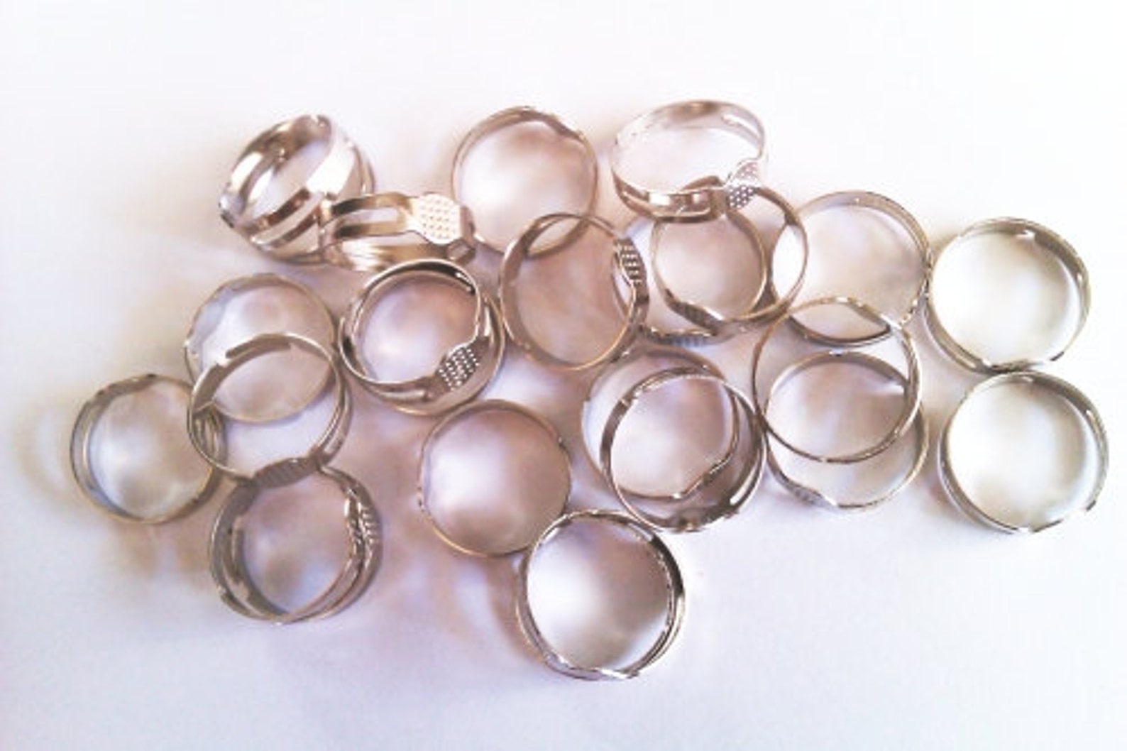 50 Anelli Regolabili In Acciaio Inox 304 Per Gioielli - Base Vuota Con Vassoio 12mm - Foto 6