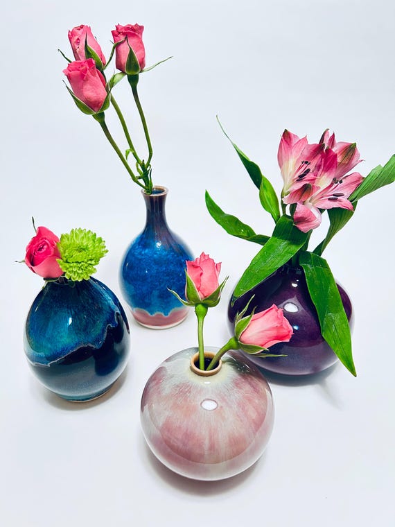 青い花柄の陶器花瓶 25.5cm 夏の暮らしに映える