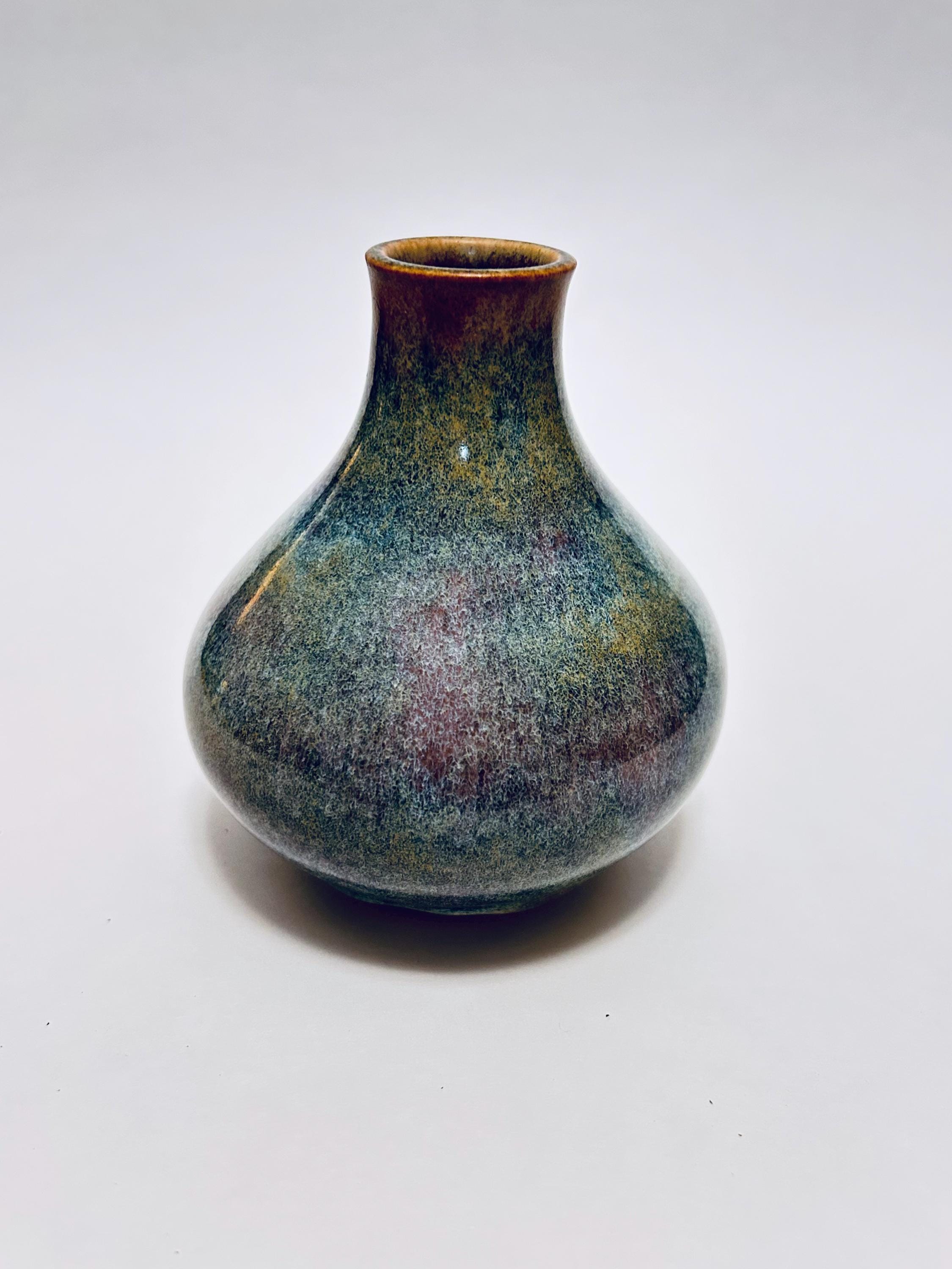 釉薬の流れる陶器製つぼ型花瓶 手作りのつぼみ型花瓶：ユニークな釉薬をかけた陶器の小さな花瓶