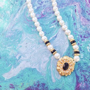 Vintage 1991 Kenneth J Lane Faux Bold Gold Toned Black Gem Pearl Necklace KJL Avon 19&quot;