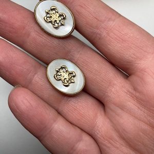 Vintage Mother of Pearl Filagree Shell Oval Elegant Victorian Revival Gold Plated Clip-on Earrings 0.75&quot;