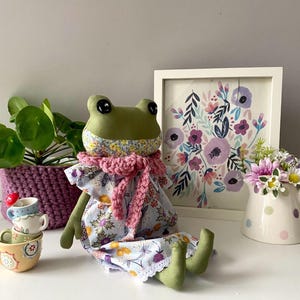 Frog , frog toy, frog doll,handmade doll, cloth doll,amphibian toy, stuffed toy,soft toy,rainforest gift