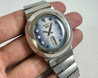 Vintage Seiko 5 Automatic Watch: Silver Sunburst Dial, Blue Accents