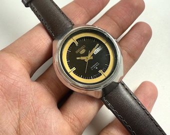 Seiko 5 Automatic Watch – Vintage 1978 | Caliber 6319 | Black & Gold Dial | 21 Jewels | Made in Japan