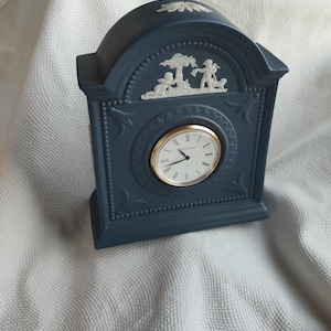 Vintage Wedgwood dunkelblau / Kobalt Hinweis Jaspis Uhr.