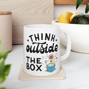 Piensa Fuera de la Caja - Taza Motivacional para Innovadores, Emprendedores y Librepensadores