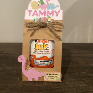 Portauovo Kinder dinosauro, scatola Kinder rosa, bomboniera DinoParty personalizzata, festa dei dinosauri, portauovo di Pasqua, cucciolo di dinosauro, scatola per uova di Pasqua