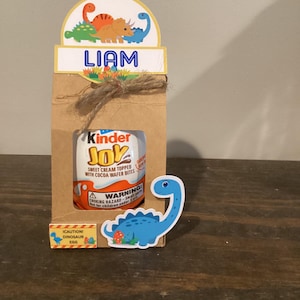 Porta uova Kinder dinosauro, scatola Kinder blu, bomboniera DinoParty personalizzata, festa dei dinosauri, porta uova di Pasqua, cucciolo di dinosauro, scatola delle uova di Pasqua