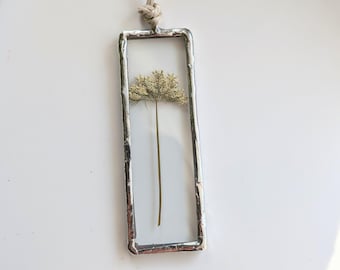 Queen Anne's Lace Ornament, Framed Flower Ornament, Christmas Tree Ornament, Nature Decor, Flower Ornament, Dried Flower Art, Soldered Glass