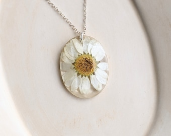 Daisy Floral Resin Necklace, Flower Jewelry, Pressed Flower Necklace, Garden Gift Jewelry, Botanical Jewelry