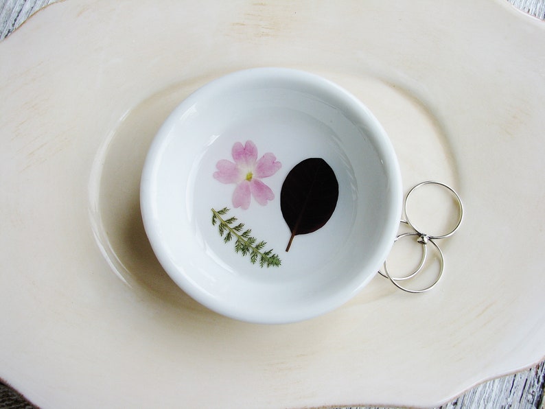 Flower and Leaf Ring Dish Pressed Flowers Dish Naturalist Gift Trinket Holder Jewelry Organizer Pink Ring Dish Flower Ring Dish