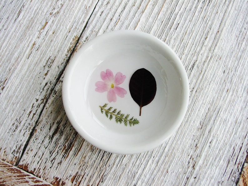 Flower and Leaf Ring Dish Pressed Flowers Dish Naturalist Gift Trinket Holder Jewelry Organizer Pink Ring Dish Flower Ring Dish