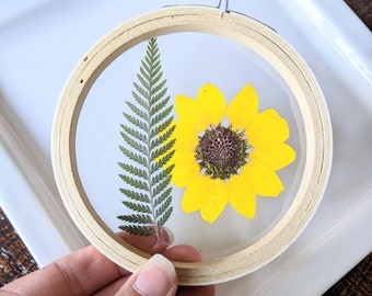 Framed Flowers Wall Art, Hoop Art Decor, Botanical Gifts, Floral Arts, Flower Art, Sunflower Art, Yellow Flower Gift, Nature Lovers Gift