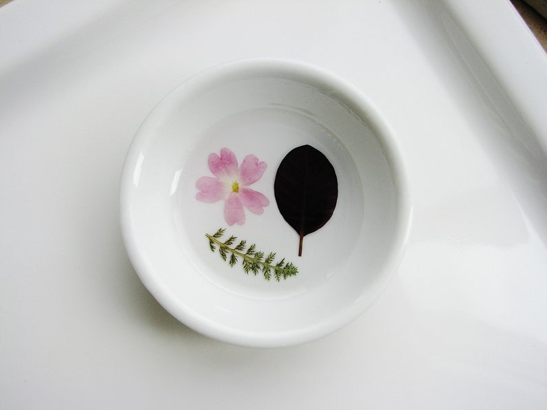 Flower and Leaf Ring Dish Pressed Flowers Dish Naturalist Gift Trinket Holder Jewelry Organizer Pink Ring Dish Flower Ring Dish