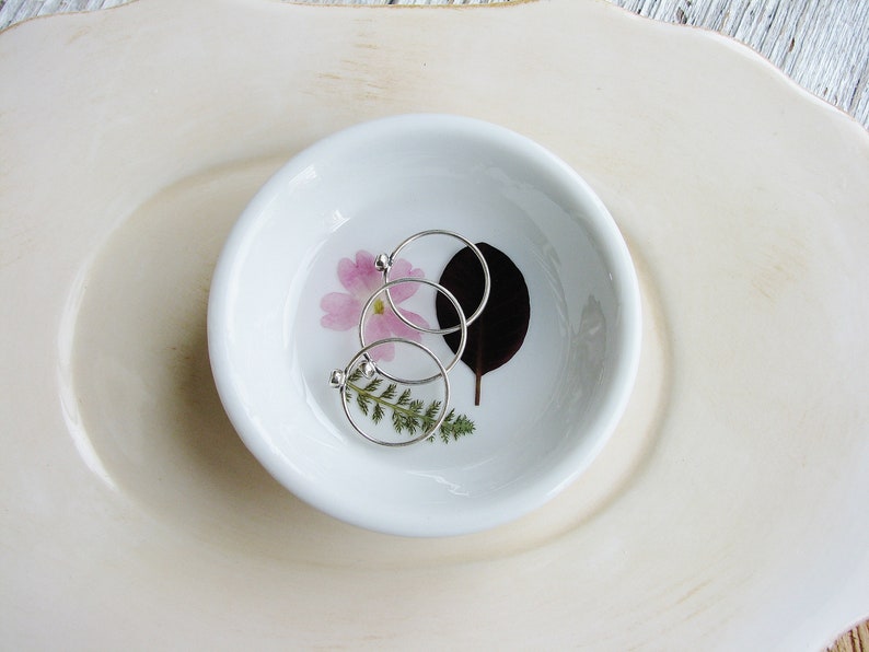 Flower and Leaf Ring Dish Pressed Flowers Dish Naturalist Gift Trinket Holder Jewelry Organizer Pink Ring Dish Flower Ring Dish