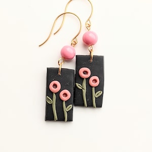 Black and Pink Flower Polymer Clay Earrings, Handmade Jewelry, Floral Earrings