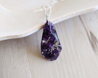 Purple Stock Flower Necklace, Crystal Shard Necklace, Resin Jewelry, Flower Petal Jewelry, Real Flower Necklace, Pressed Flowers Jewelry