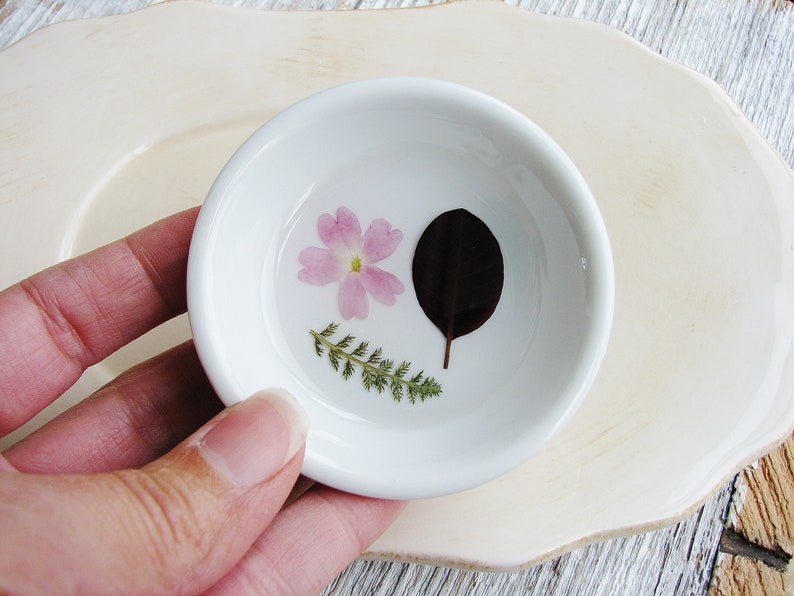 Flower and Leaf Ring Dish Pressed Flowers Dish Naturalist Gift Trinket Holder Jewelry Organizer Pink Ring Dish Flower Ring Dish