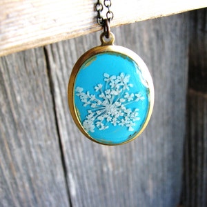 White Flowers Necklace Pressed Flower Necklace Blue Pendant Necklace Queen Anne's Lace Botanical Jewelry Resin Nature Pendant Garden Gift image 1