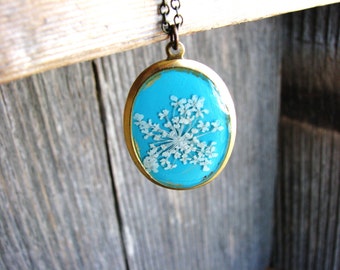 White Flowers Necklace Pressed Flower Necklace Blue Pendant Necklace Queen Anne's Lace Botanical Jewelry Resin Nature Pendant Garden Gift