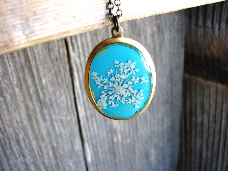 White Flowers Necklace Pressed Flower Necklace Blue Pendant Necklace Queen Anne's Lace Botanical Jewelry Resin Nature Pendant Garden Gift image 1