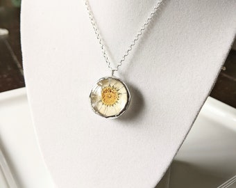 White Flower Glass Pendant Necklace, Soldered Glass Jewelry, Glass Necklace, Garden Flower Necklace, Floral Jewelry