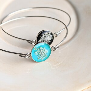 Pressed Flower Bracelet, Queen Anne&#39;s Lace Bracelet, Stacking Bracelet, Minimalist Jewelry, Resin Bracelet