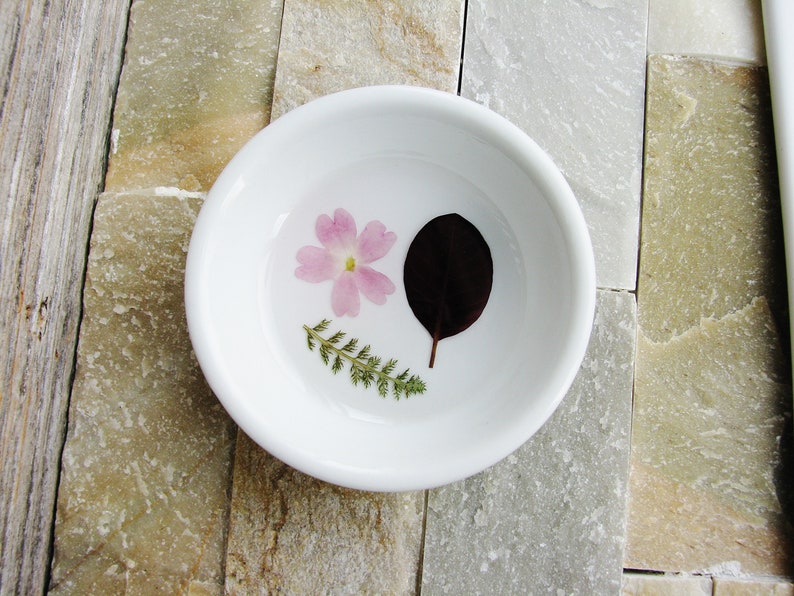 Flower and Leaf Ring Dish Pressed Flowers Dish Naturalist Gift Trinket Holder Jewelry Organizer Pink Ring Dish Flower Ring Dish