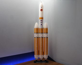 デルタIVヘビーULAモデルロケット1:144スケール組み立て済みキット500