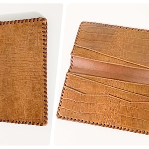 Vintage 70s Cartera de cuero Deep Tan Brown Snakeskin Large Bifold 1970's Boho Hippie Organizador Titular Monedero