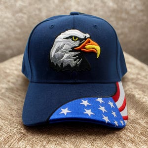 USA blå basebollkeps med örn och flagga. Veterangåva. Patriotiskt hatt. Amerikansk flaggkeps. USA-hatt. Vithövdad havsörn-keps. Veteranhatt. Frihetshatt bild 1