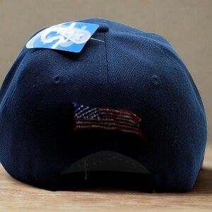USA blå basebollkeps med örn och flagga. Veterangåva. Patriotiskt hatt. Amerikansk flaggkeps. USA-hatt. Vithövdad havsörn-keps. Veteranhatt. Frihetshatt bild 2