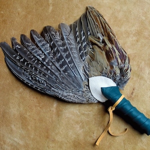 Shaman&#39;s Smudge Fan Pheasant Wing with Green and Cream Buckskin