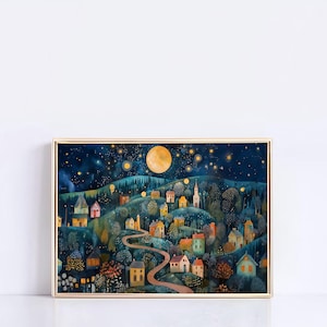 Pode incluir: Uma pintura em aquarela de uma pequena aldeia aninhada em uma floresta &agrave; noite. O c&eacute;u &eacute; azul escuro com uma lua cheia e estrelas. As casas s&atilde;o coloridas e t&ecirc;m luzes acesas. Uma estrada sinuosa leva pela aldeia.