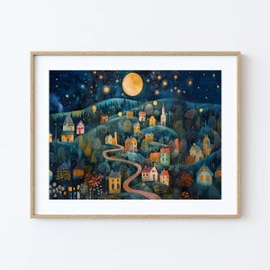 Pode incluir: Uma pintura em aquarela de uma pequena aldeia aninhada em colinas onduladas sob um c&eacute;u estrelado. Uma grande lua cheia brilha no c&eacute;u, iluminando as casas e as &aacute;rvores. As casas s&atilde;o pintadas em uma variedade de cores, incluindo amarelo, azul, verde e vermelho. As &aacute;rvores s&atilde;o de um verde intenso e o c&eacute;u &eacute; de um azul escuro.