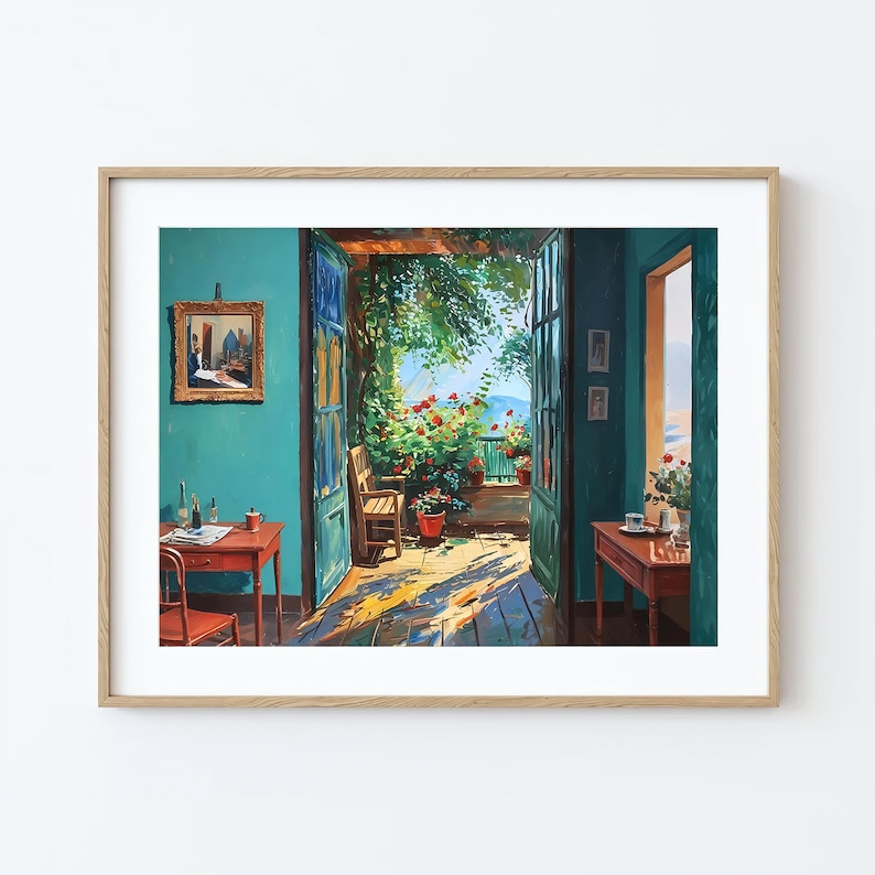 Op de afbeelding: Een schilderij van een kamer met een open deur die leidt naar een patio met weelderig groen en uitzicht op de oceaan. De kamer is teal blauw geverfd en heeft een kleine tafel met een vaas met bloemen en een stoel. De patio is versierd met planten in potten en een houten bank.