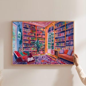 K&ouml;nnte beinhalten: Ein farbenfrohes Gem&auml;lde einer Bibliothek mit B&uuml;cherregalen, die mit B&uuml;chern gef&uuml;llt sind. Der Raum hat ein gro&szlig;es Fenster mit Blick auf einen Garten. Es gibt einen roten Sessel und eine Couch im Raum. Das Gem&auml;lde ist in einem lockeren, expressiven Stil gehalten.