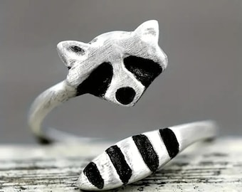 Adjustable Raccoon Ring: Whimsical Animal Jewelry