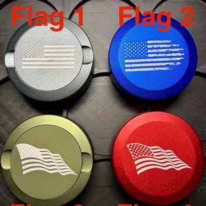 Portabotellas de aluminio anodizado con diseño de la bandera estadounidense Spartan, fabricado en EE. UU.