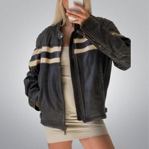 Echtes Leder Damen Vintage Schwarz Lederjacke mit Beige Racing Stripes Übergroße Bikerjacke für Freizeitkleidung-Damen Leder Oberbekleidung