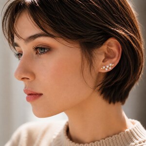 手作りの淡水パールリーフイヤリング、金メッキ真鍮製ドロップピアス