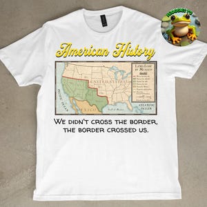 T-shirt carte « We Didn't Cross The Border, The Border Crossed Us » de Froggies T, Homme - Femme