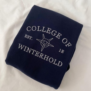 Felpa universitaria ricamata ispirata al College of Winterhold Skyrim, unisex, girocollo, da uomo, merchandising, idee regalo per giocatori Bethesda 2024