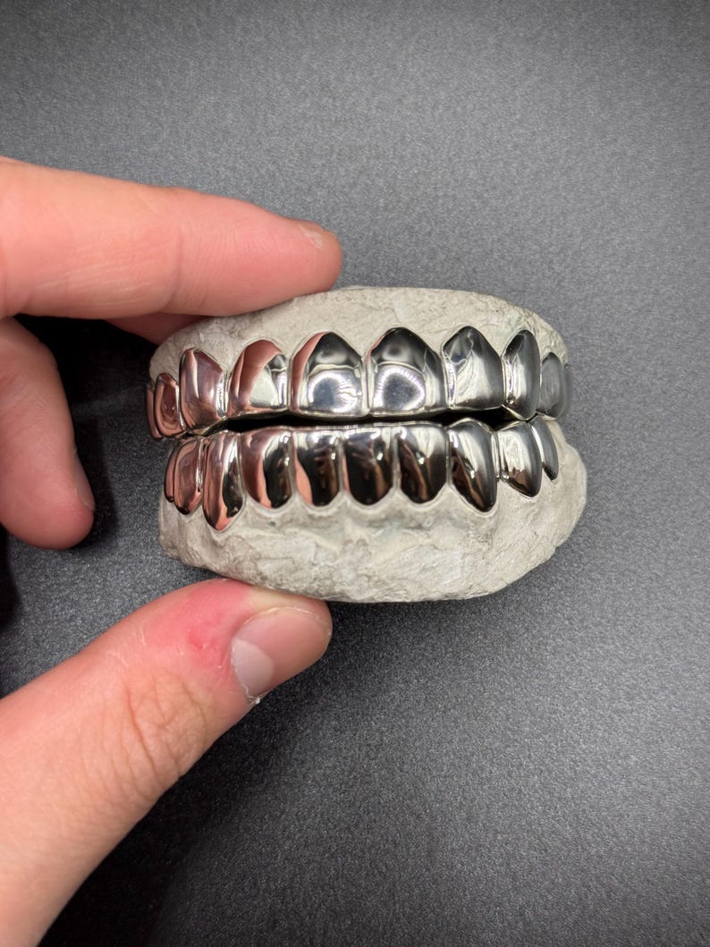 Grillz de oro macizo a medida: 10K, 14K, 18K - Corte permanente imagen 9